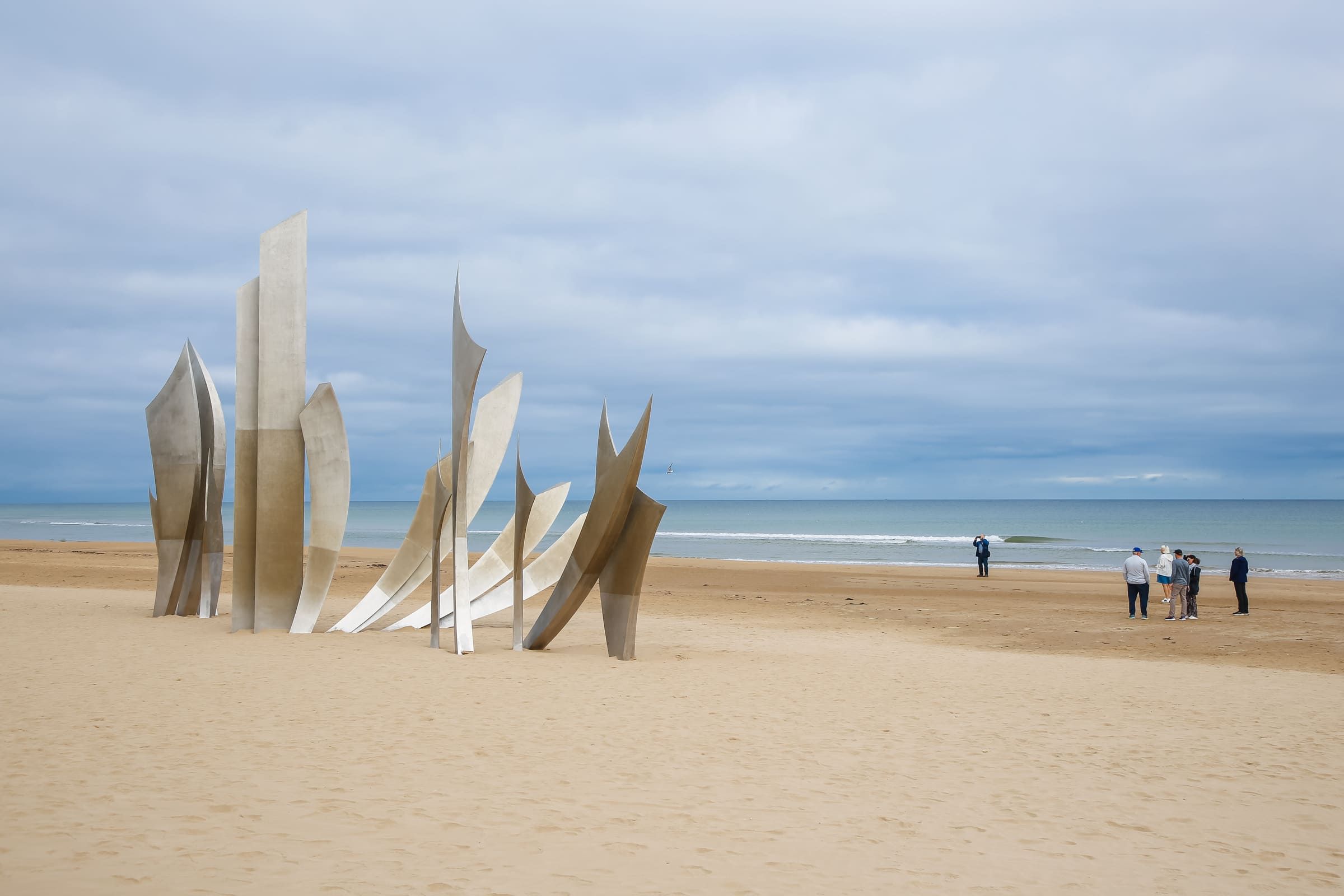 Recuerdos de la segunda guerra mundial en las playas del desembarco